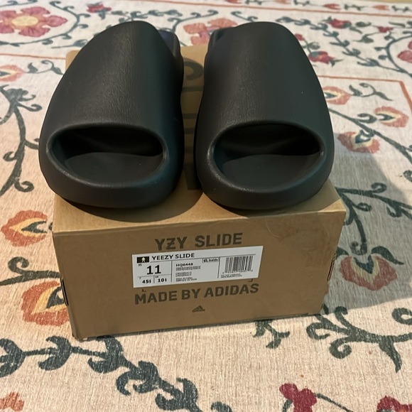 Yeezy slide onyx size 11 - Picture 3 of 7